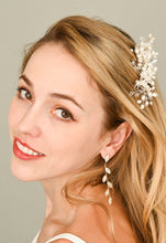 Load image into Gallery viewer, Pearl Blossom Dainty Flower and Crystal Comb