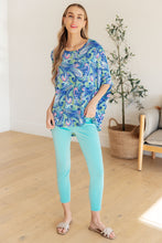 Load image into Gallery viewer, Essential Blouse in Painted Blue Mix