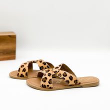 Load image into Gallery viewer, Conga Sandal in Leopard
