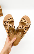 Load image into Gallery viewer, Conga Sandal in Leopard