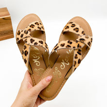 Load image into Gallery viewer, Conga Sandal in Leopard