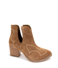Load image into Gallery viewer, Journee Ankle Boots in Tan