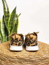 Load image into Gallery viewer, Mayo Sneaker in Leopard