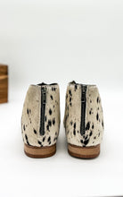 Load image into Gallery viewer, Nola Sandals in Black and White