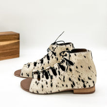 Load image into Gallery viewer, Nola Sandals in Black and White