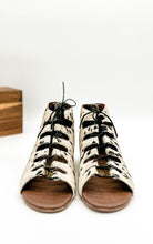 Load image into Gallery viewer, Nola Sandals in Black and White