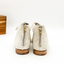 Load image into Gallery viewer, Nola Sandals in Gold