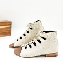 Load image into Gallery viewer, Nola Sandals in Gold